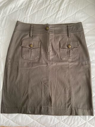Falda marrón con bolsillos