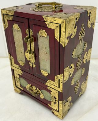 ELEGANTE JOYERO CHINO CAOBA LACADA Y JADE