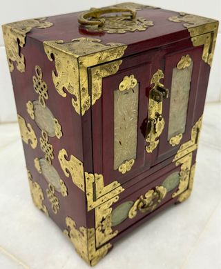 ELEGANTE JOYERO CHINO CAOBA LACADA Y JADE