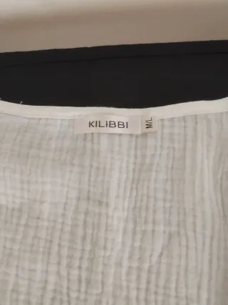 Blusa blanca con volantes + pantalón zara