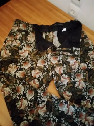 Blusa blanca con volantes + pantalón zara