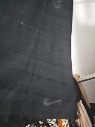 Camiseta deportiva negra