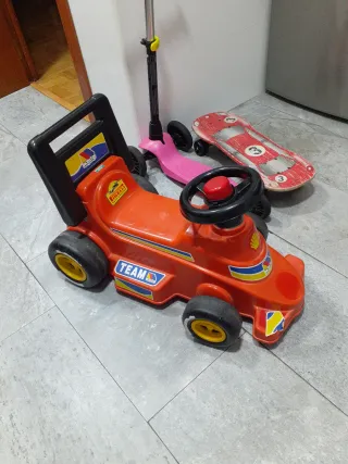 Patinete infantil musical rojo y rosa