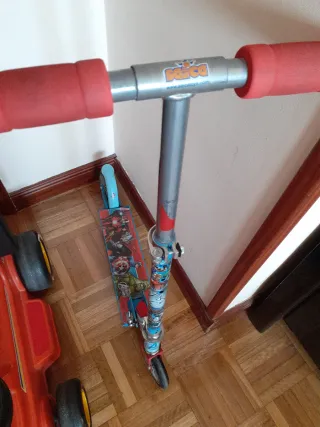 Patinete infantil musical rojo y rosa