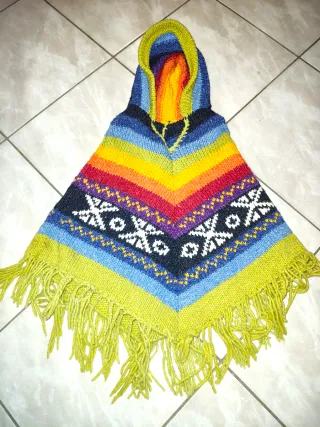 Poncho peruviano arcobaleno con frange
