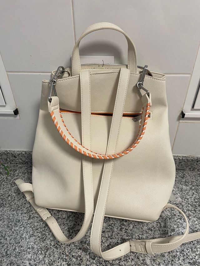 Mochila Desigual blanca y naranja