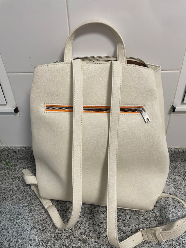 Mochila Desigual blanca y naranja