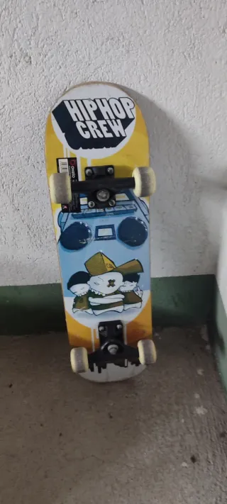 Patinete negro con diseño