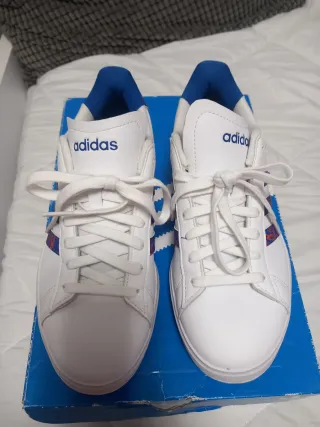Zapatillas Adidas Blancas y Azules