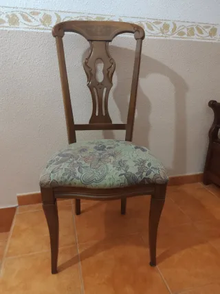 Conjunto Mesa y sillas de comedor ovalada de mader