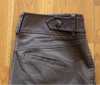 Pantalón estilo militar marrón