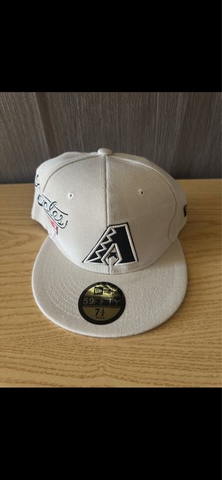 Gorra New Era Beige y Negra