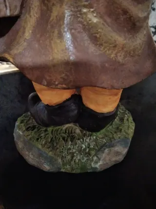 Figura enanito resina con tiesto y pájaro