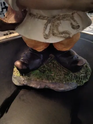 Figura enanito resina con tiesto y pájaro