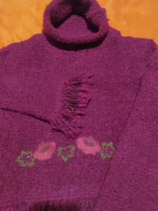 Jersey grueso cuello alto con flores