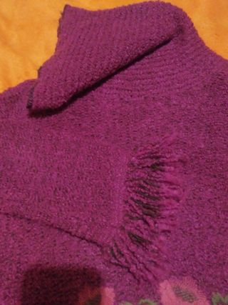 Jersey grueso cuello alto con flores