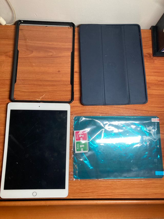 iPad 8va Gen 128GB Blanco + Accesorios