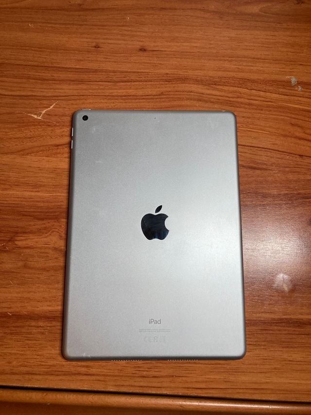 iPad 8va Gen 128GB Blanco + Accesorios