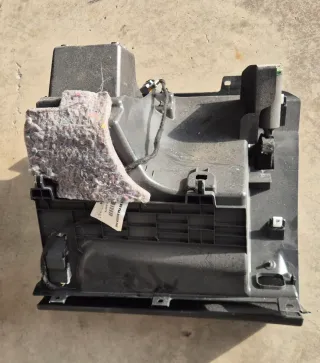 Guantera Peugeot 3008 2018