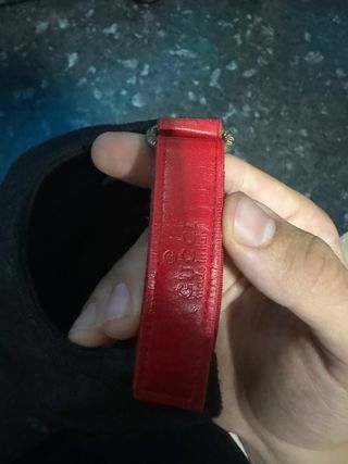Gorra Gucci Negra con detalles rojos