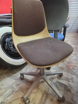 Silla de oficina retro para restaurar