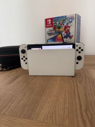 Nintendo Switch OLED + 2 fundas