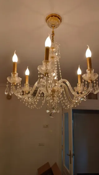 Lámpara araña cristal dorada y transparente