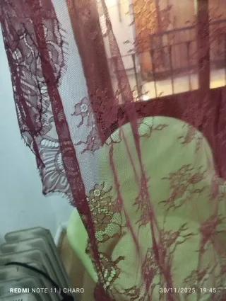 Mantillas encaje gris y rojo se vende separadas