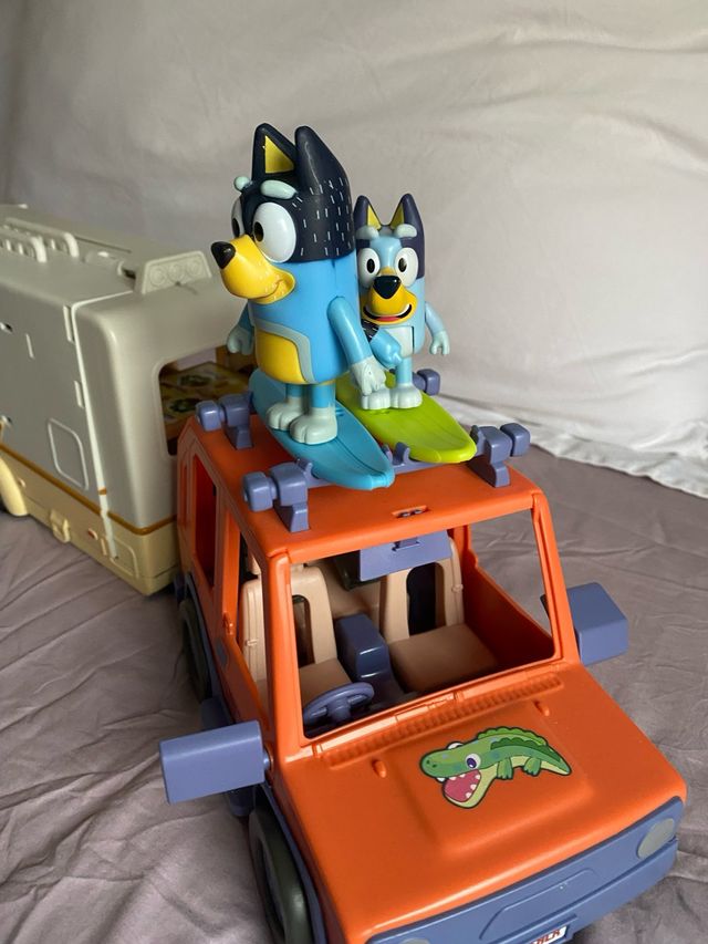 Coche y Caravana Bluey