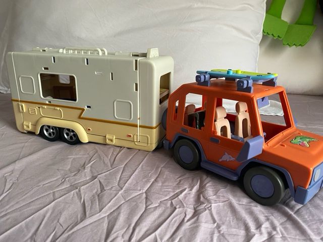 Coche y Caravana Bluey