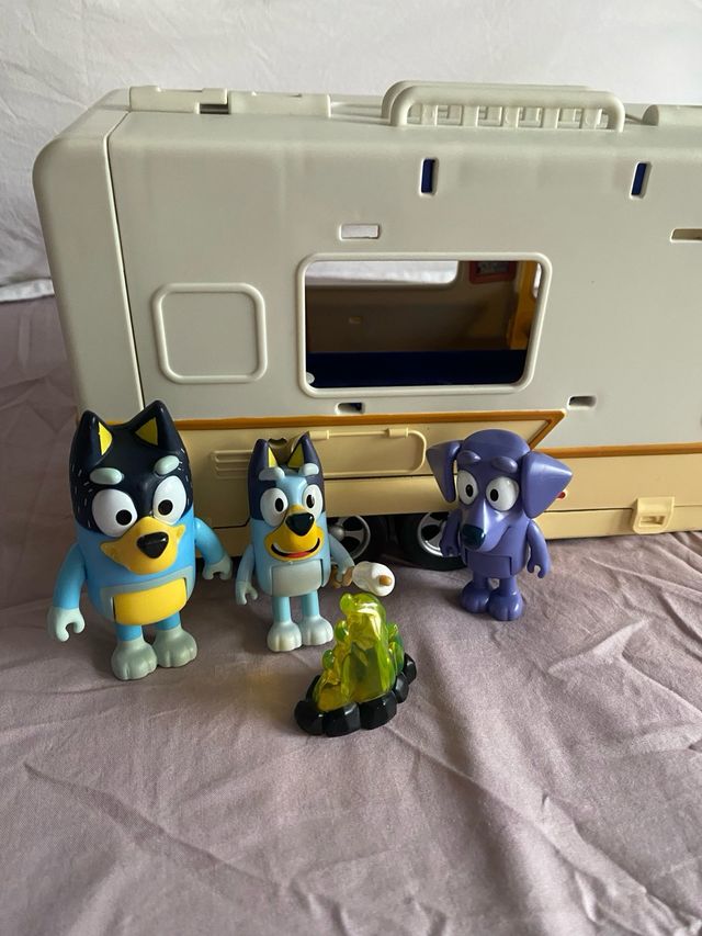 Coche y Caravana Bluey