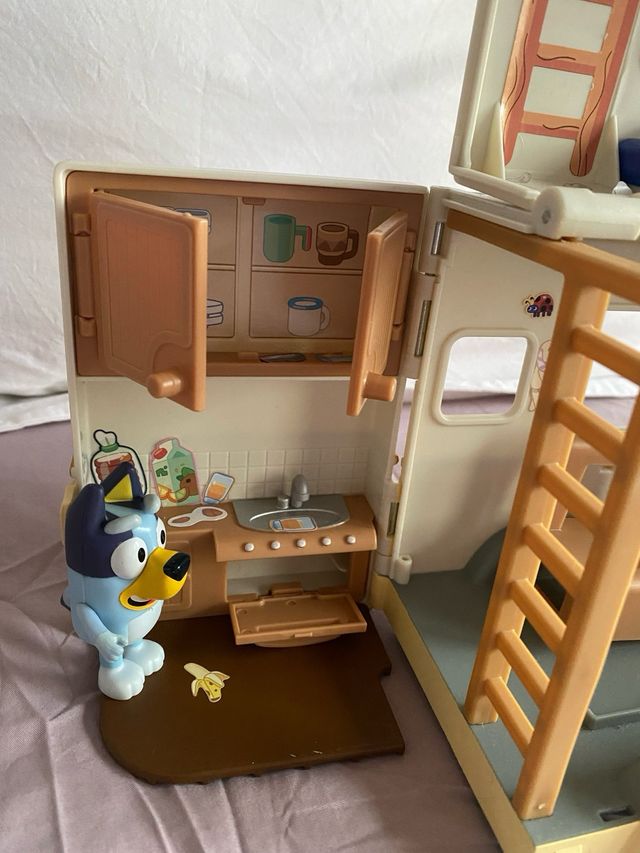 Coche y Caravana Bluey