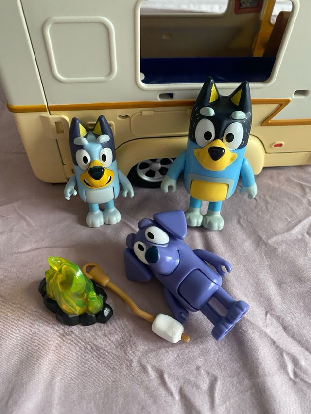Coche y Caravana Bluey