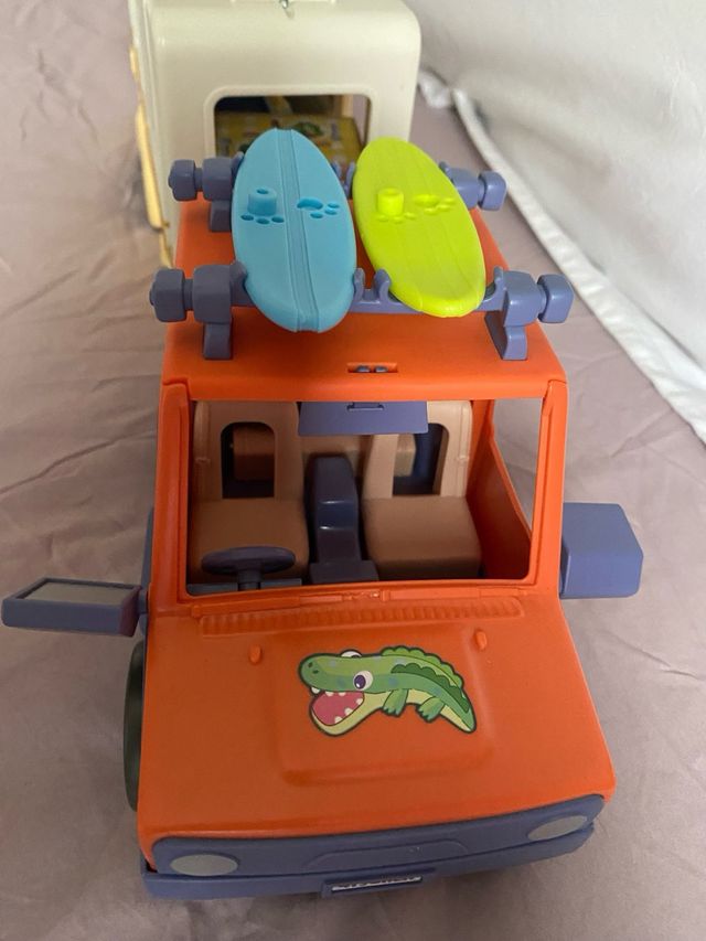 Coche y Caravana Bluey