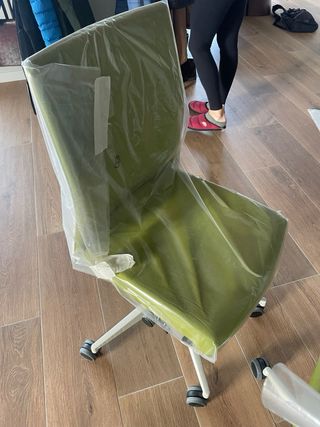 Sillas de oficina verdes y blancas