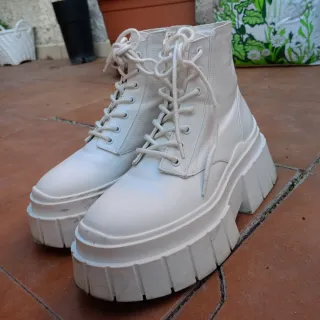 Botas Bershka Chunky Blancas con Cordones