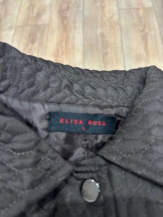 Chaqueta acolchada negra fina