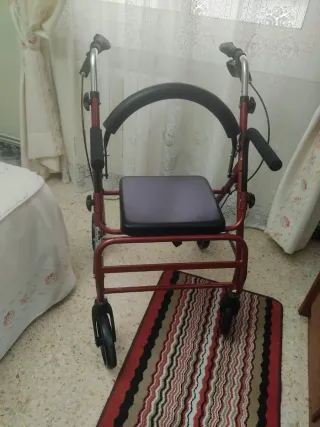 Andador rojo 4 ruedas con Silla y Cesta