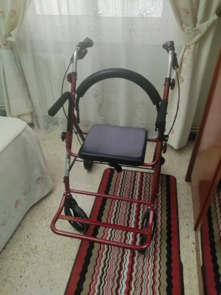 Andador rojo 4 ruedas con Silla y Cesta