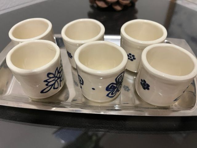 Juego 6 Vasitos Cerámica y Bandeja de acero