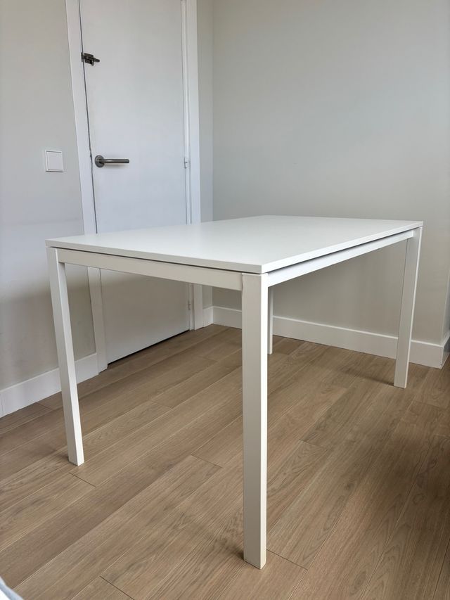 Tavolo da scrivania bianco