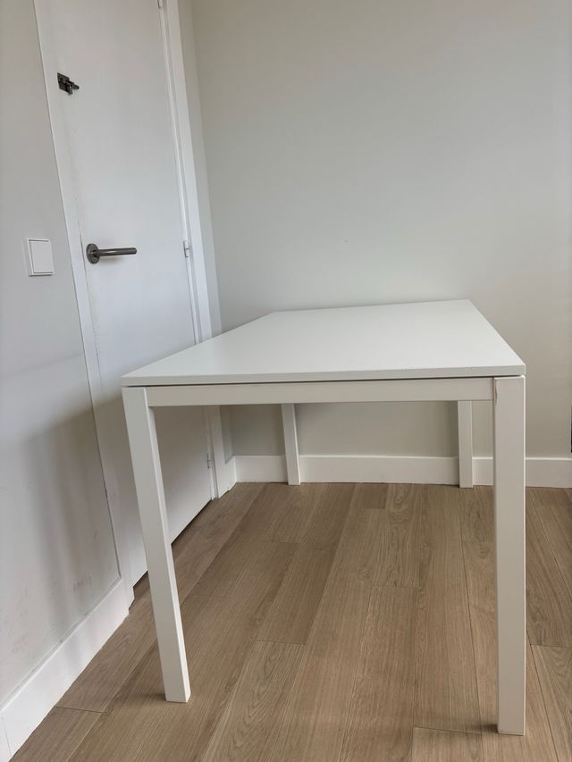 Tavolo da scrivania bianco