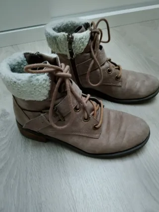 Botas Skechers con vuelta de borreguito