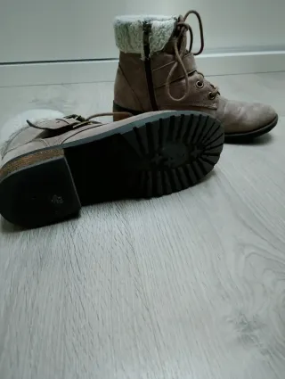 Botas Skechers con vuelta de borreguito