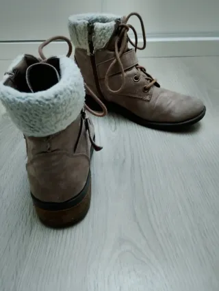 Botas Skechers con vuelta de borreguito