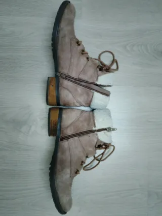 Botas Skechers con vuelta de borreguito