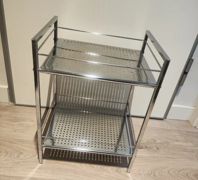 Tavolino ausiliario metallico a 2 ripiani