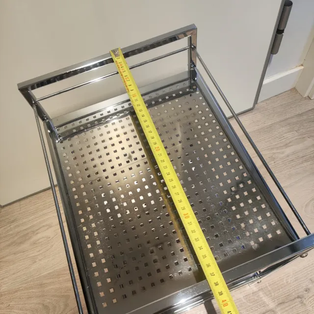 Tavolino ausiliario metallico a 2 ripiani