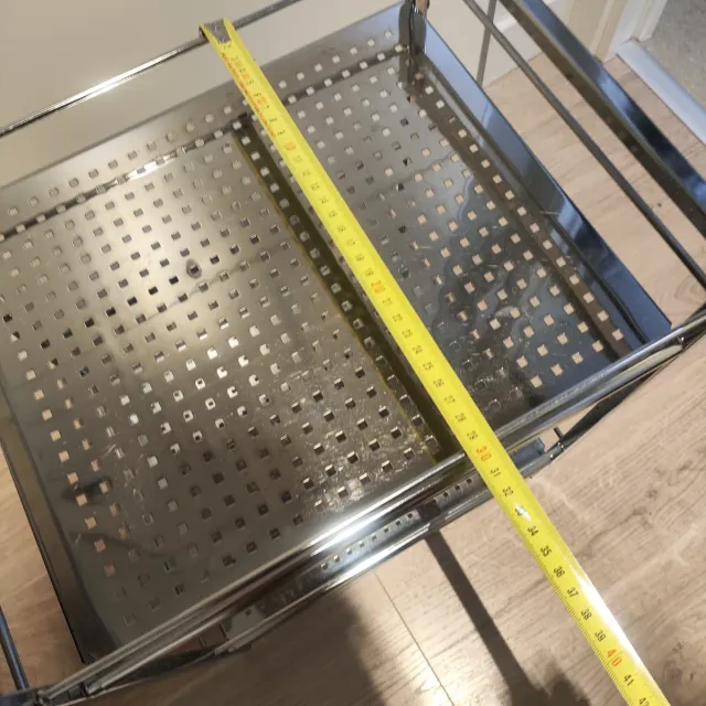 Tavolino ausiliario metallico a 2 ripiani