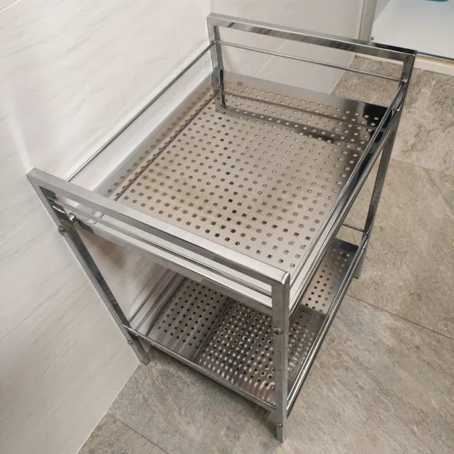 Tavolino ausiliario metallico a 2 ripiani